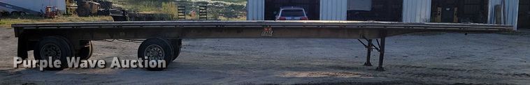 image for item EA2528 1994 East Manufacturing flatbed trailer