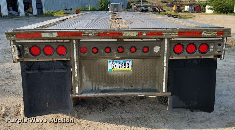 image for item EA2528 1994 East Manufacturing flatbed trailer