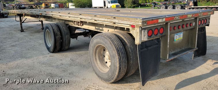 image for item EA2528 1994 East Manufacturing flatbed trailer