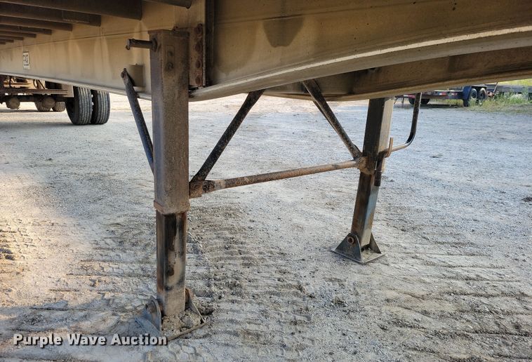 image for item EA2528 1994 East Manufacturing flatbed trailer