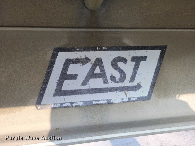 image for item EA2528 1994 East Manufacturing flatbed trailer