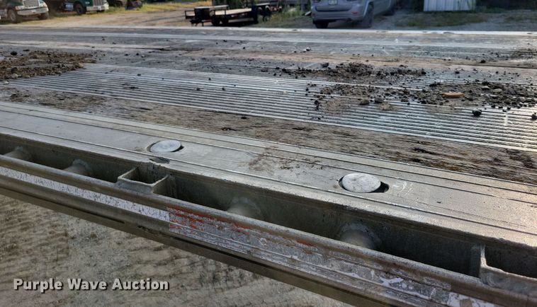 image for item EA2528 1994 East Manufacturing flatbed trailer