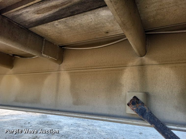 image for item EA2528 1994 East Manufacturing flatbed trailer