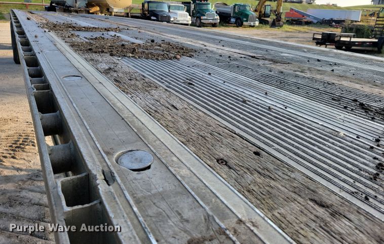 image for item EA2528 1994 East Manufacturing flatbed trailer