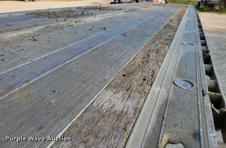 image for item EA2528 1994 East Manufacturing flatbed trailer