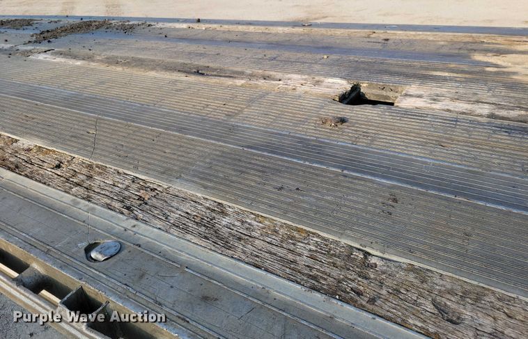 image for item EA2528 1994 East Manufacturing flatbed trailer