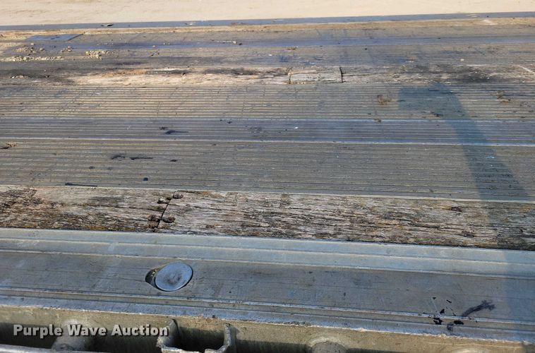 image for item EA2528 1994 East Manufacturing flatbed trailer