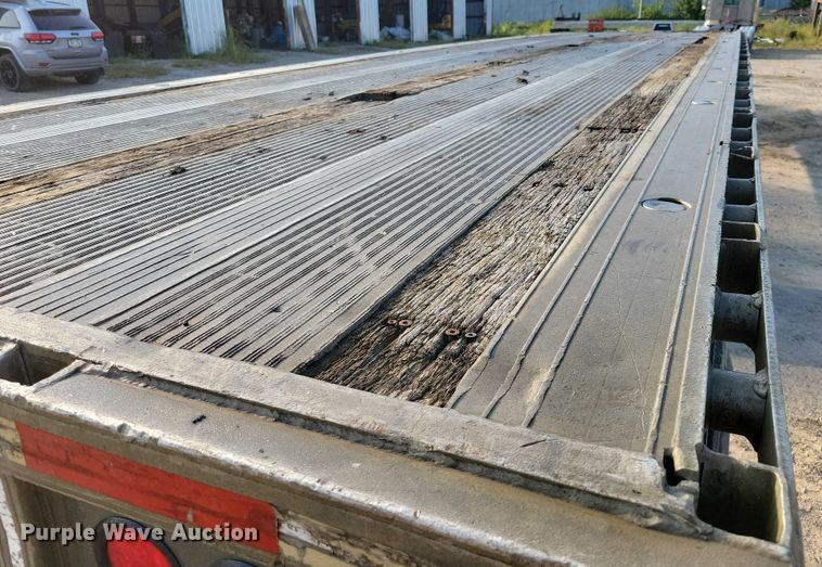 image for item EA2528 1994 East Manufacturing flatbed trailer