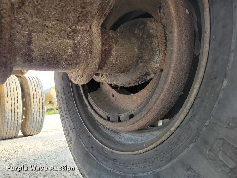 image for item EA2528 1994 East Manufacturing flatbed trailer