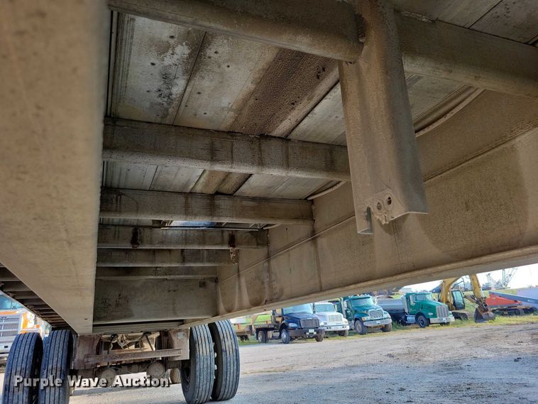 image for item EA2528 1994 East Manufacturing flatbed trailer