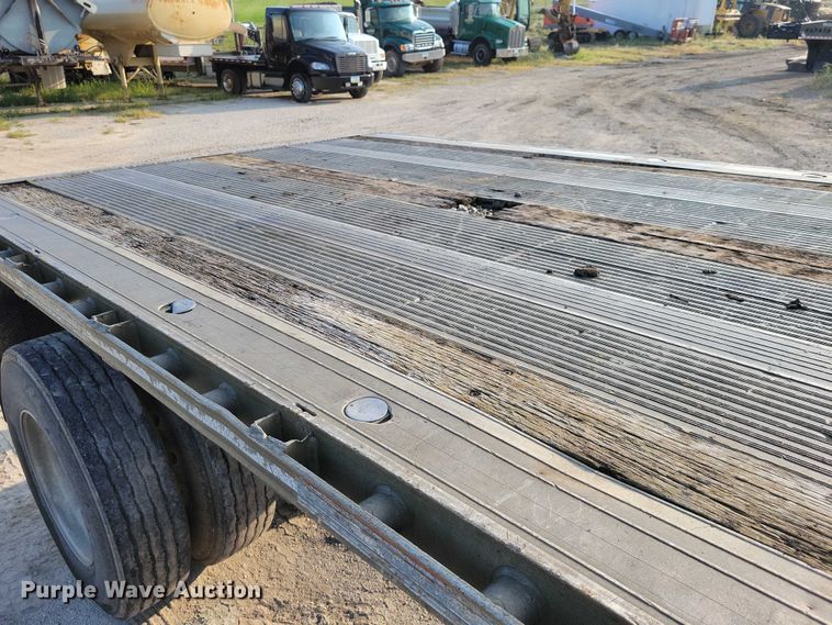 image for item EA2528 1994 East Manufacturing flatbed trailer