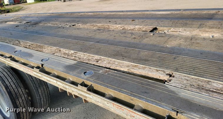 image for item EA2528 1994 East Manufacturing flatbed trailer