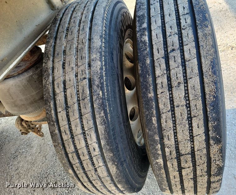 image for item EA2528 1994 East Manufacturing flatbed trailer