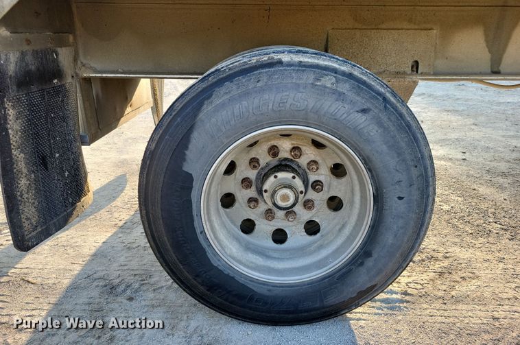 image for item EA2528 1994 East Manufacturing flatbed trailer