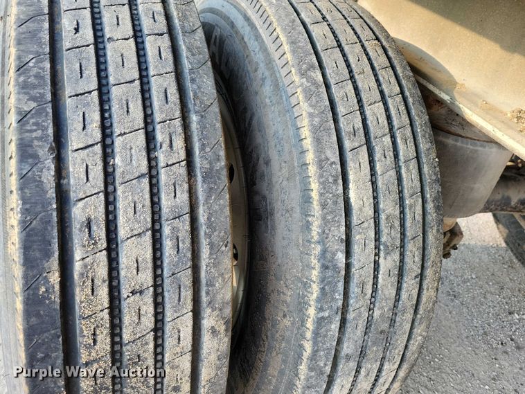 image for item EA2528 1994 East Manufacturing flatbed trailer