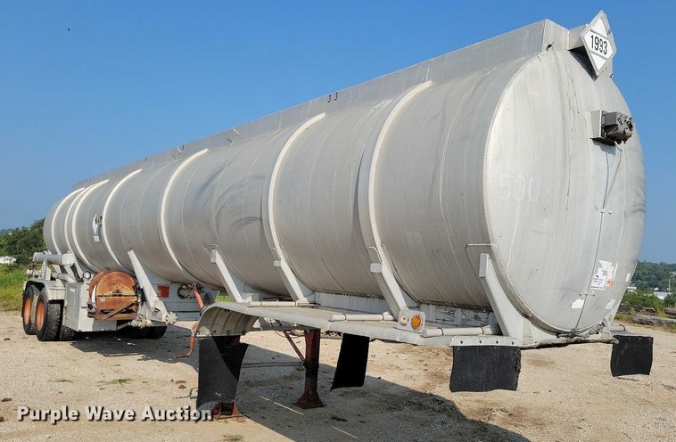 image for item EA2535 1973 Trailmaster tank trailer