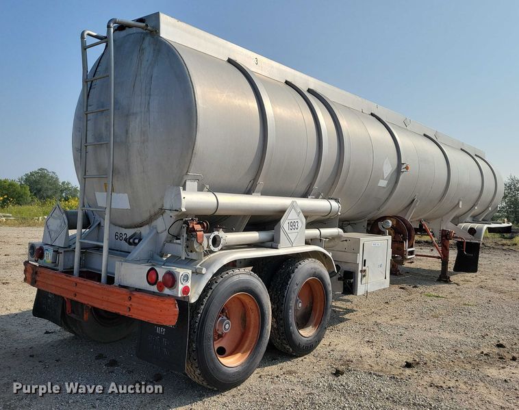 image for item EA2535 1973 Trailmaster tank trailer