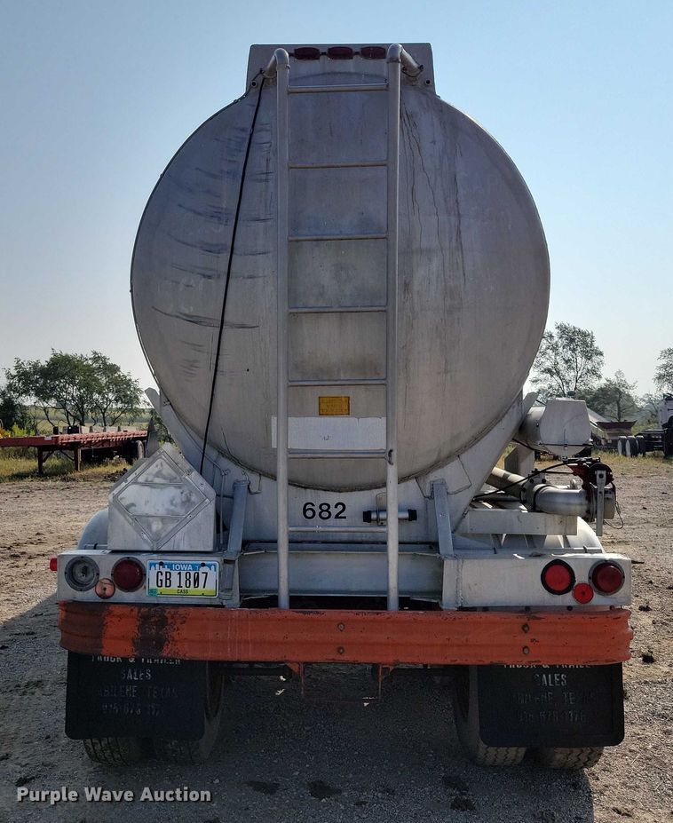 image for item EA2535 1973 Trailmaster tank trailer