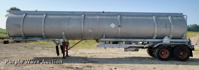 image for item EA2535 1973 Trailmaster tank trailer