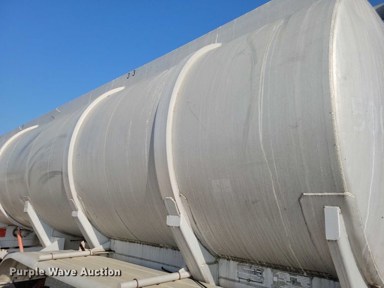 image for item EA2535 1973 Trailmaster tank trailer