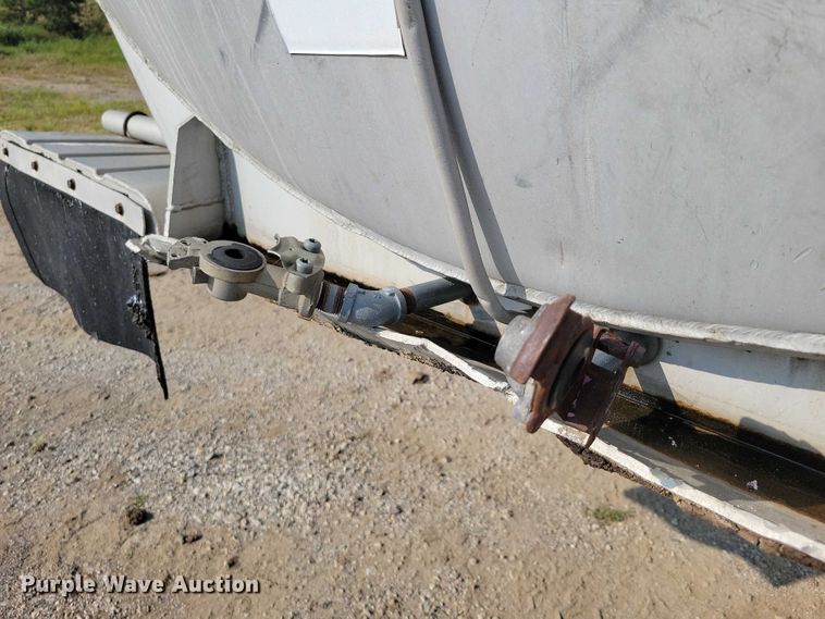 image for item EA2535 1973 Trailmaster tank trailer