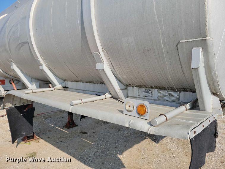 image for item EA2535 1973 Trailmaster tank trailer