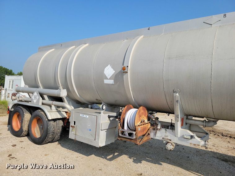 image for item EA2535 1973 Trailmaster tank trailer