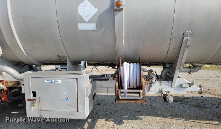 image for item EA2535 1973 Trailmaster tank trailer