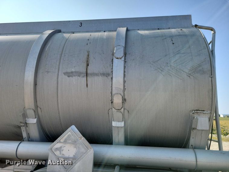 image for item EA2535 1973 Trailmaster tank trailer