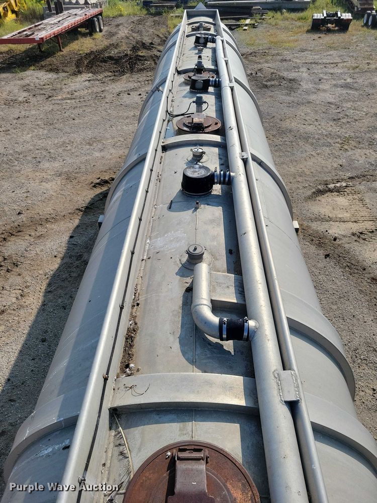 image for item EA2535 1973 Trailmaster tank trailer