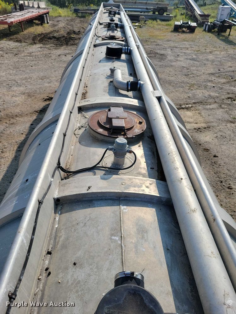 image for item EA2535 1973 Trailmaster tank trailer