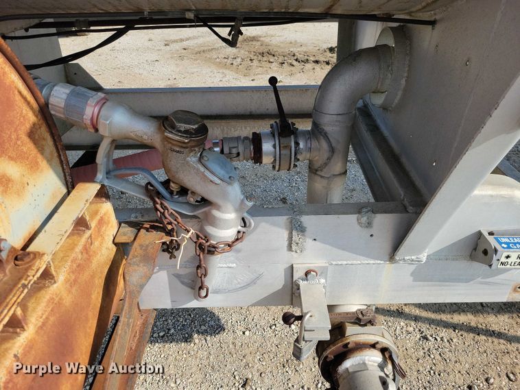 image for item EA2535 1973 Trailmaster tank trailer