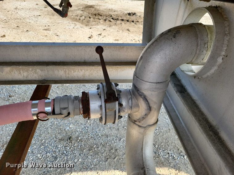 image for item EA2535 1973 Trailmaster tank trailer