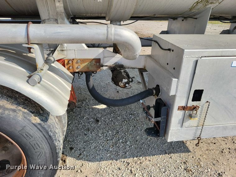 image for item EA2535 1973 Trailmaster tank trailer