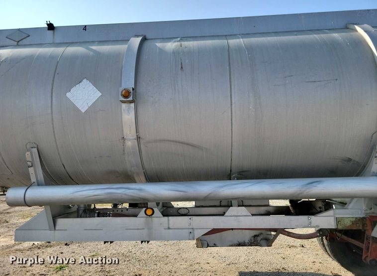 image for item EA2535 1973 Trailmaster tank trailer