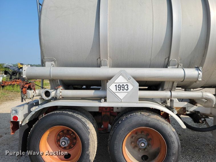 image for item EA2535 1973 Trailmaster tank trailer