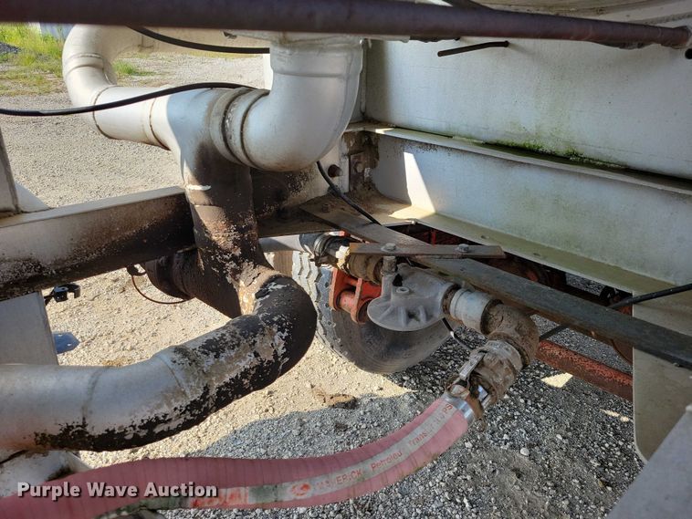 image for item EA2535 1973 Trailmaster tank trailer