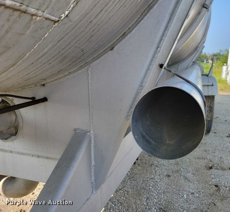 image for item EA2535 1973 Trailmaster tank trailer