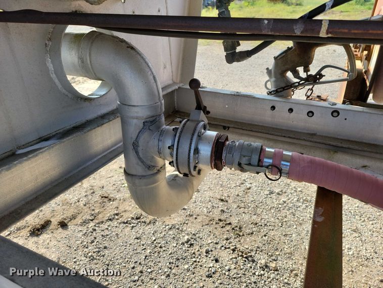 image for item EA2535 1973 Trailmaster tank trailer