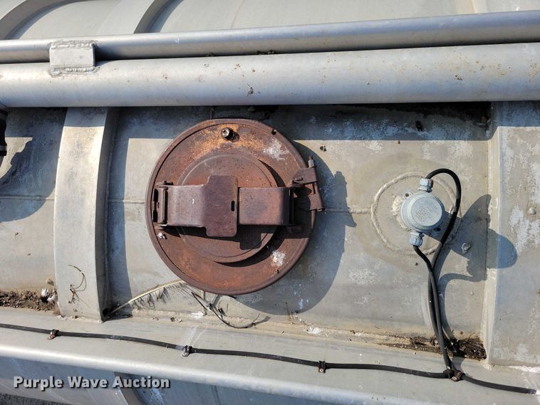 image for item EA2535 1973 Trailmaster tank trailer