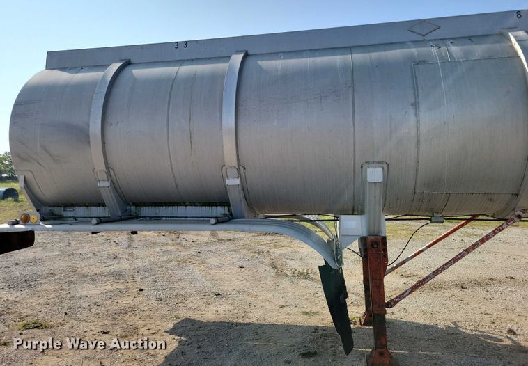 image for item EA2535 1973 Trailmaster tank trailer