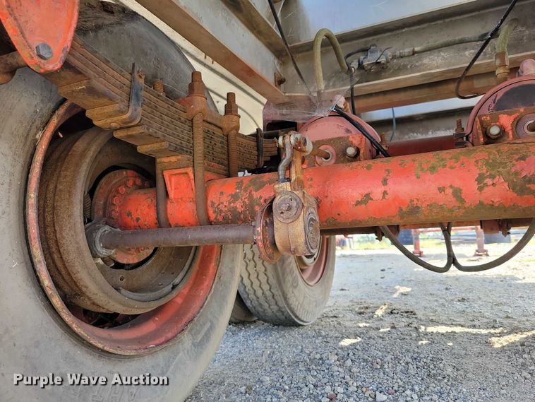 image for item EA2535 1973 Trailmaster tank trailer