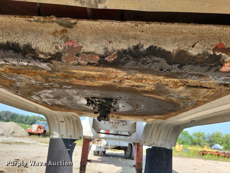 image for item EA2535 1973 Trailmaster tank trailer