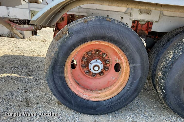 image for item EA2535 1973 Trailmaster tank trailer