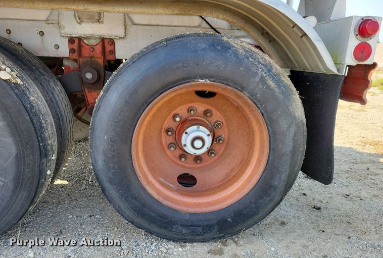 image for item EA2535 1973 Trailmaster tank trailer