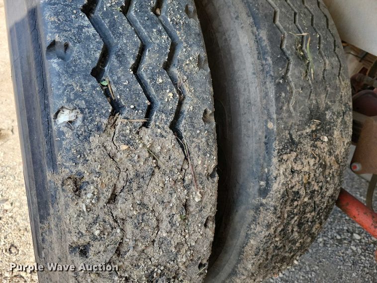 image for item EA2535 1973 Trailmaster tank trailer