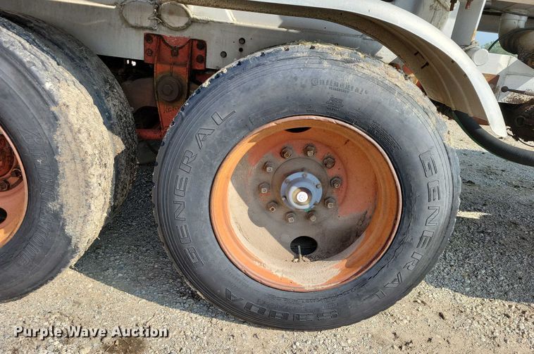 image for item EA2535 1973 Trailmaster tank trailer