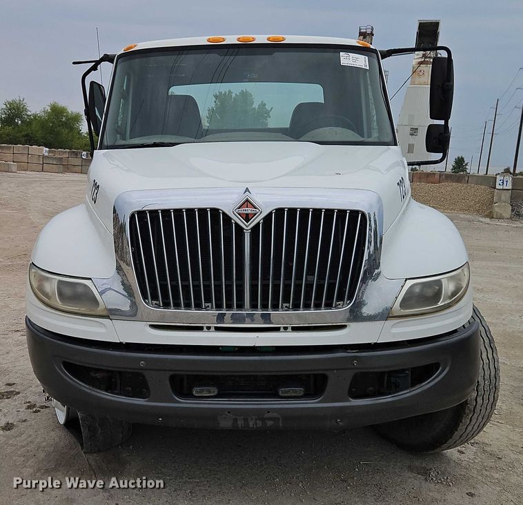 image for item EB8268 2015 International 4400 truck cab and chassis