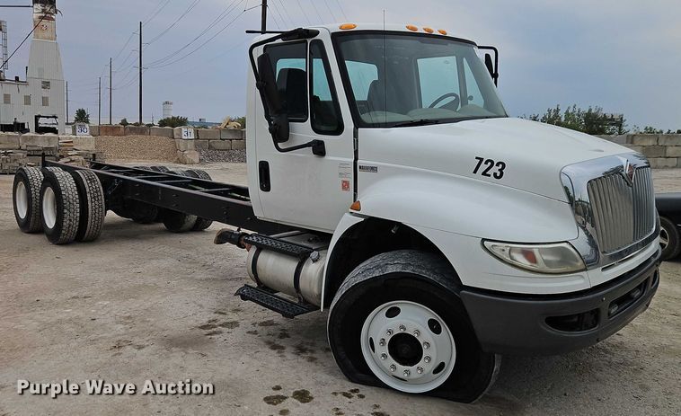 image for item EB8268 2015 International 4400 truck cab and chassis