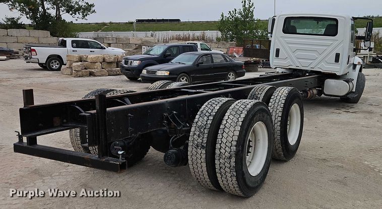 image for item EB8268 2015 International 4400 truck cab and chassis